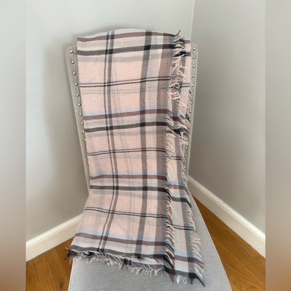 Scarf - Picture 1 of 2